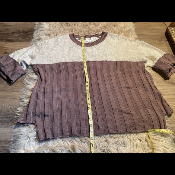 Umgee 2-Tone Short Sleeve Popcorn Ribbed Cable Scoop Neck Sweater - Picture 5 of 8